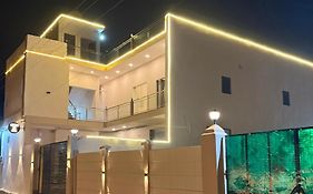 Hotel Jaipur In, Jatipura Parikrama Marg Near Mukharvind Temple